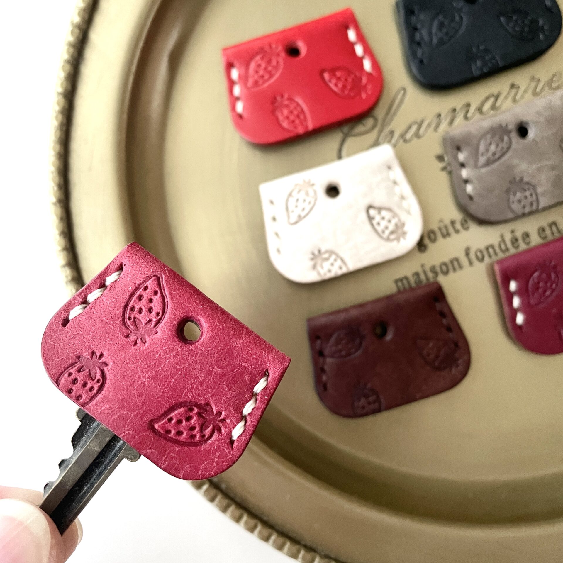 いちごのレザーキーカバー