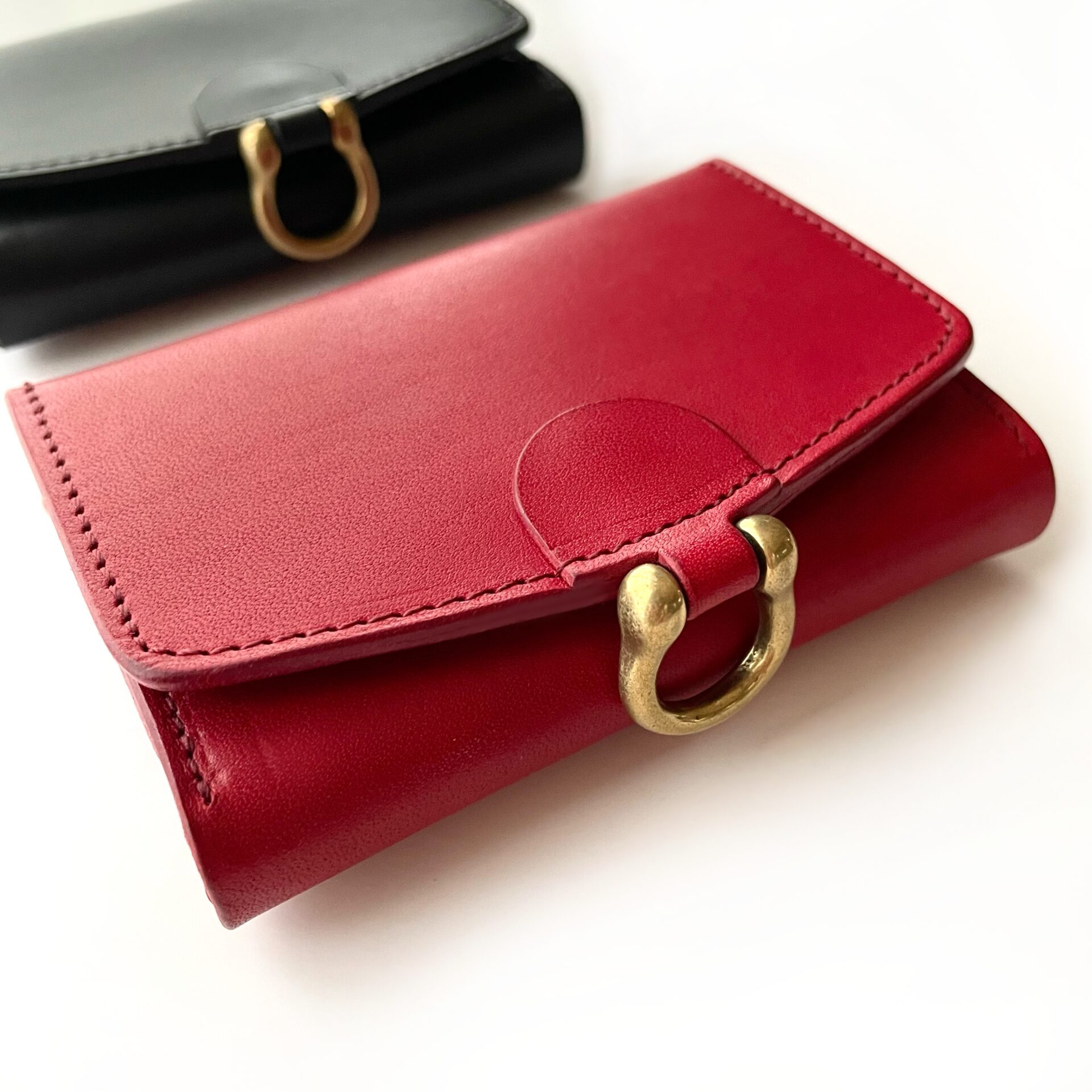 赤い革の名刺入れ